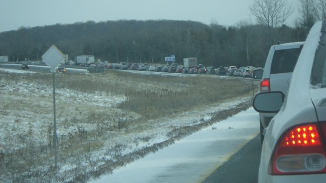 Idling cars on the 401